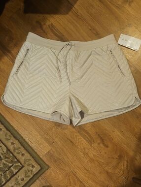 NWT Athleta Apres Ski Shorts Tan Size 16